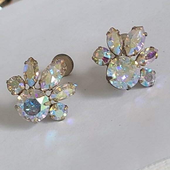 Vintage SHERMAN Aurora Crystal Rhinestone Cluster Gold Stud Screw Back Earrings - Picture 1 of 7